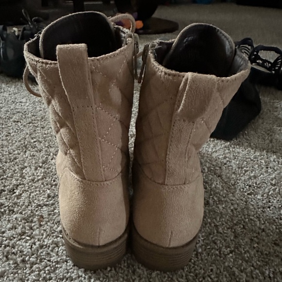 Women's Tan Lace-Up Boots - Picture 3 of 5